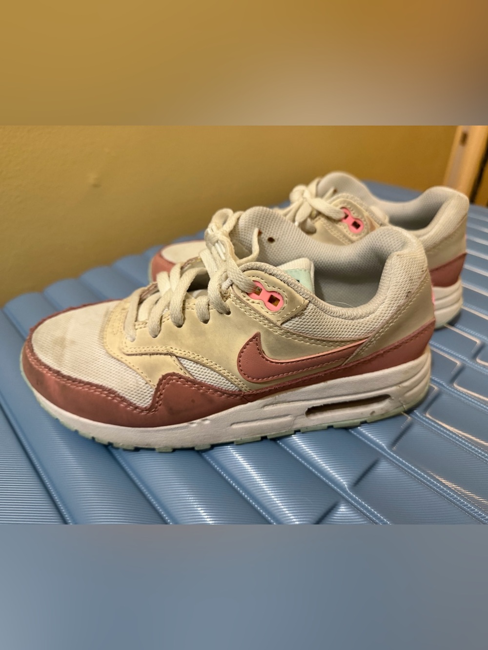 Nike Kids Low-Top Sneakers in Cream and Pink 💖